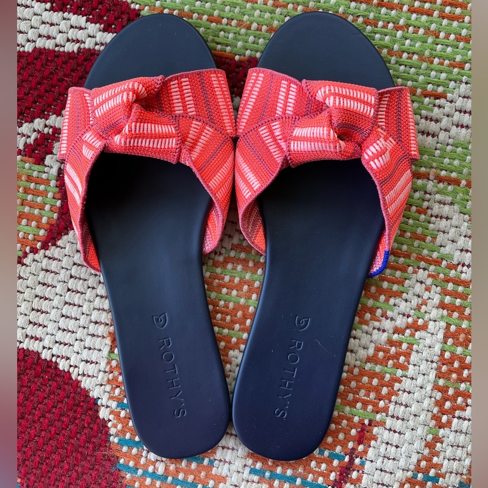 โ SOLD โ Rothy's Hibiscus Knot Sandal In-Store Exclusive Retired Unicorn size 8 - Picture 3 of 4